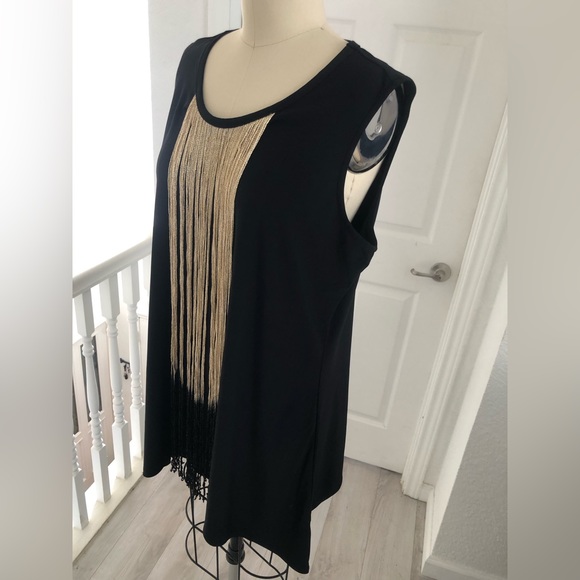 Black sleeveless fringe top. - Picture 6 of 11